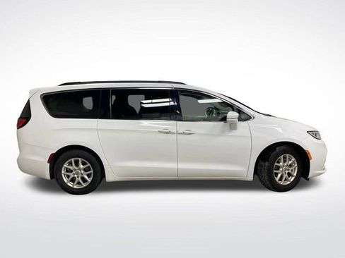Used 2022 Chrysler Pacifica Touring-L image 2