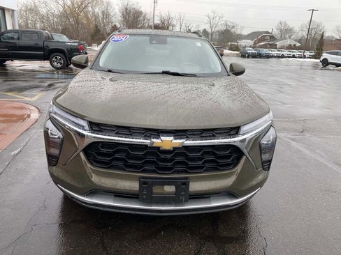 Used 2024 Chevrolet Trax LT w/ Sunroof Package image 10