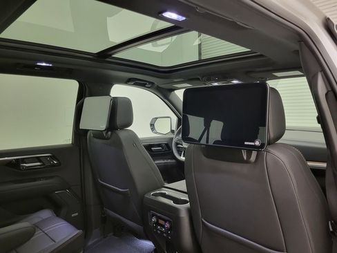 New 2025 Chevrolet Suburban High Country image 48