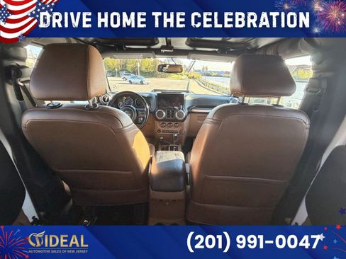 Used 2016 Jeep Wrangler Unlimited Sahara w/ Connectivity Group AWD/4WD image 39