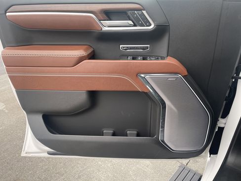 Used 2024 GMC Sierra 1500 Denali Ultimate image 9