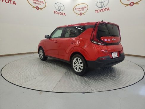 Used 2022 Kia Soul LX image 6