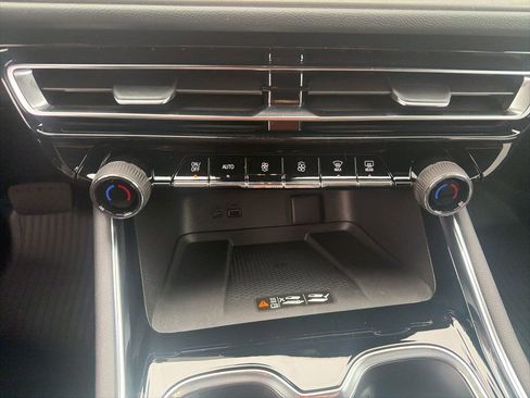 New 2026 Chevrolet Traverse LT w/ Midnight/Sport Edition image 15