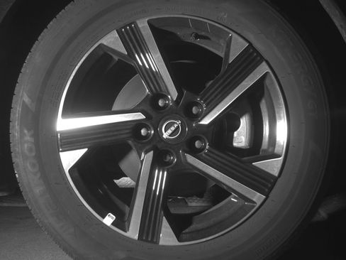 Used 2025 Nissan Sentra SV FWD image 13