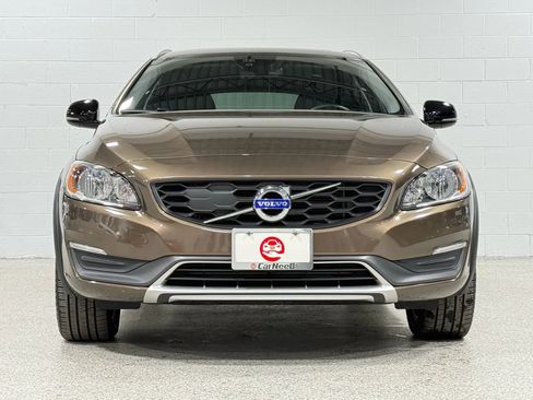 Used 2016 Volvo V60 T5 Cross Country image 3