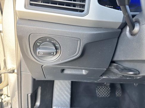 Used 2023 Volkswagen Atlas SE image 36