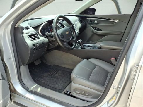 Used 2019 Chevrolet Impala LT FWD image 10