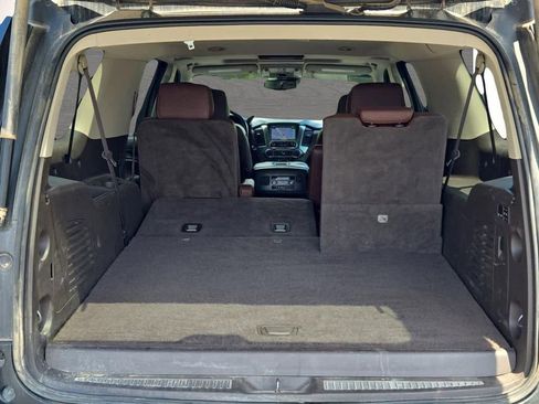 Used 2016 Chevrolet Suburban LTZ RWD image 10