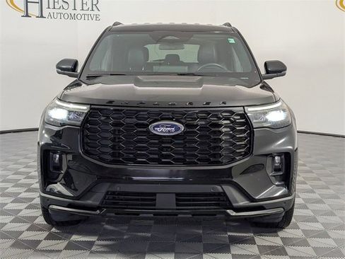 Used 2025 Ford Explorer ST-Line w/ ST-Line Street Pack image 3
