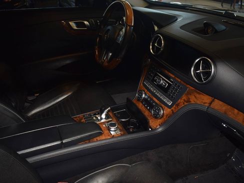 Used 2013 Mercedes-Benz SL 550 image 11