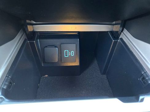Used 2021 Ford Explorer Platinum w/ Equipment Group 601A AWD/4WD image 18