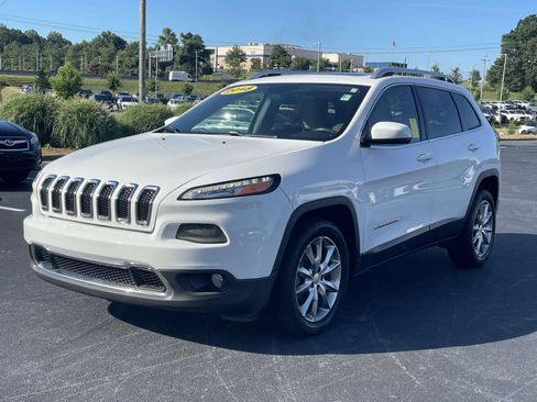 Used 2018 Jeep Cherokee Limited FWD image 3