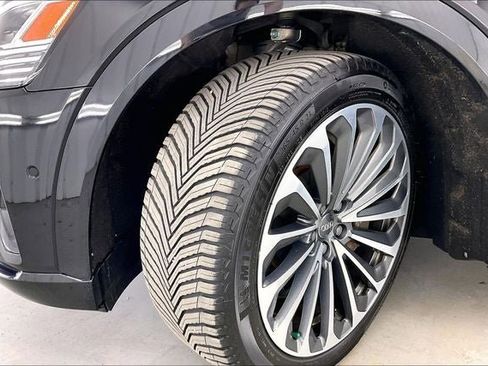 Used 2019 Audi e-tron Prestige w/ Prestige Package image 34