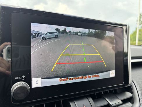 Used 2025 Toyota RAV4 XLE AWD/4WD image 25