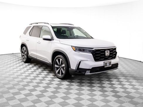 Certified 2025 Honda Pilot Touring image 9