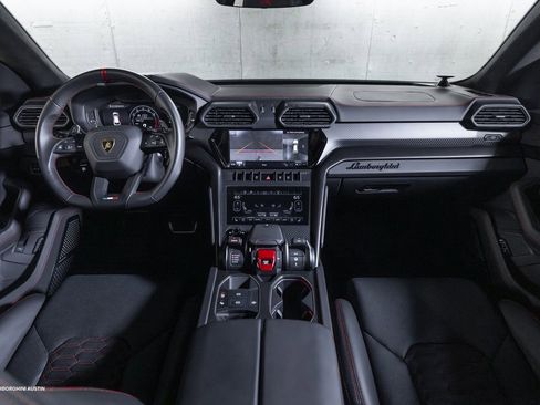 Used 2024 Lamborghini Urus S image 2