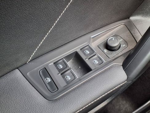 Used 2022 Volkswagen Tiguan SE FWD image 11