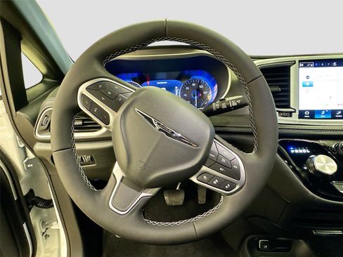 New 2026 Chrysler Pacifica Select FWD image 11