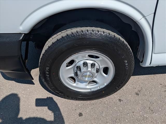 Used 2021 Chevrolet Express 3500 w/ Driver Convenience Package RWD image 9