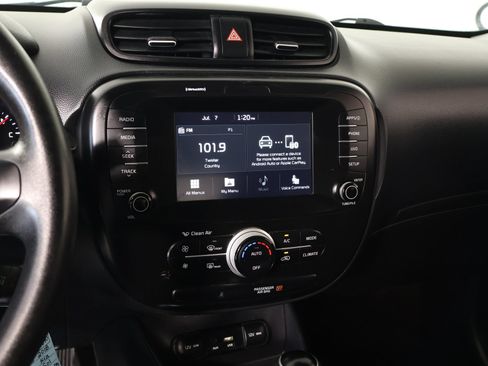 Used 2018 Kia Soul + FWD image 5