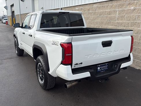 Used 2025 Toyota Tacoma TRD Off-Road AWD/4WD image 33