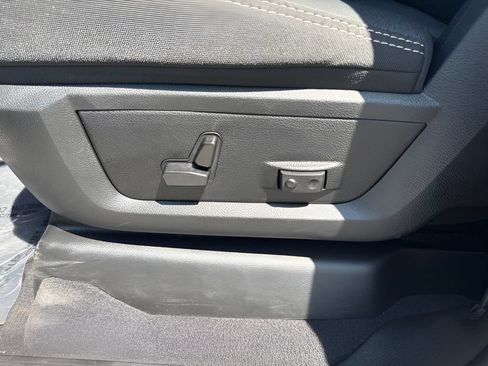 Used 2025 RAM 2500 Big Horn AWD/4WD image 10