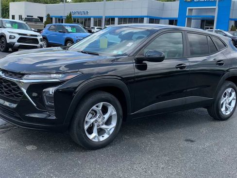 Certified 2024 Chevrolet Trax LS w/ LS Convenience Package FWD image 4