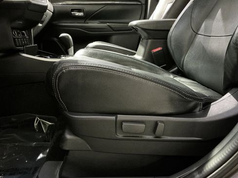 Used 2018 Mitsubishi Outlander GT image 22