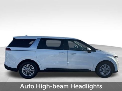Used 2024 Kia Carnival LX image 11