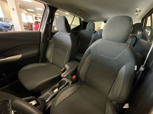 Used 2020 Nissan Kicks SV image 11
