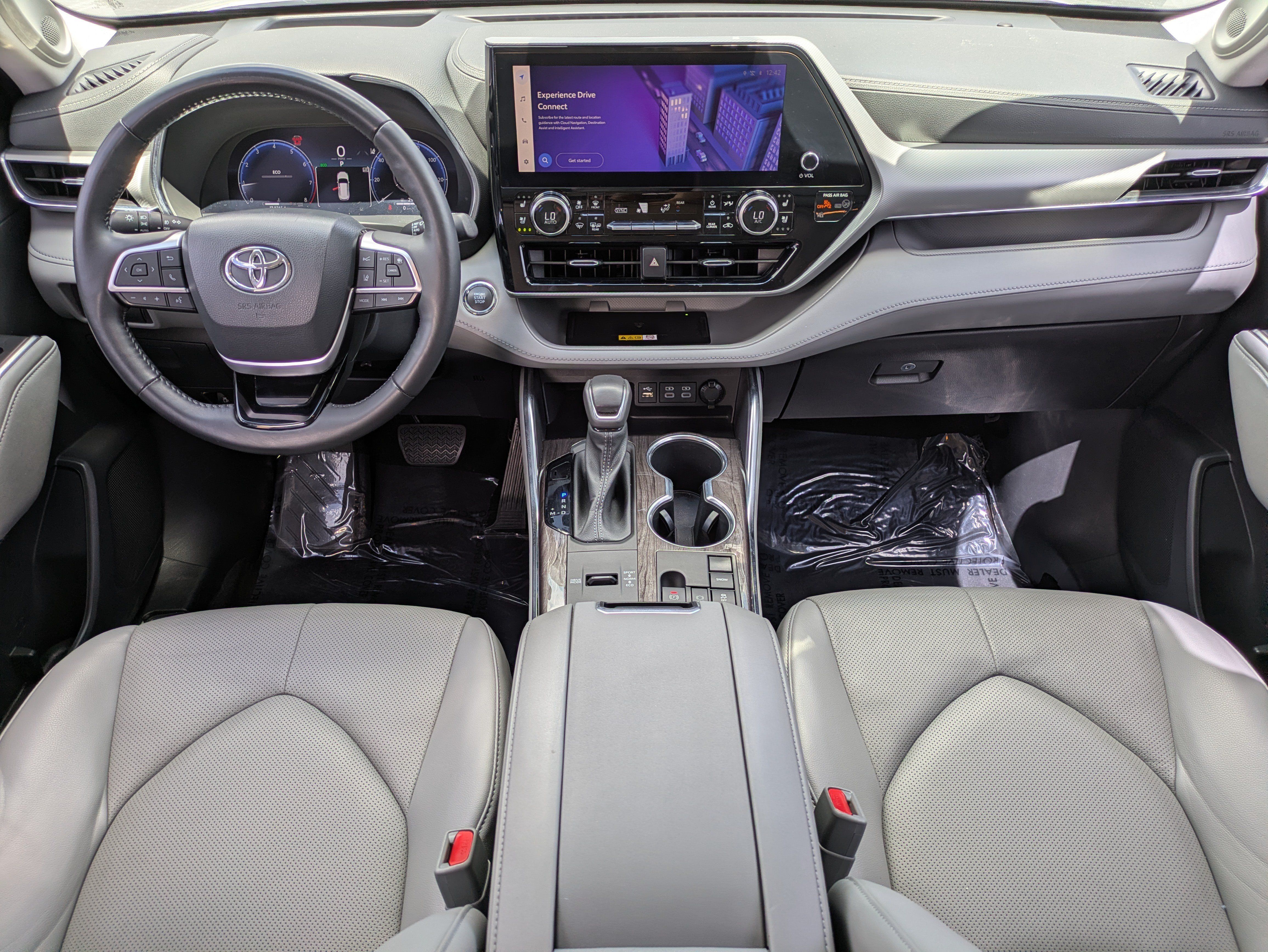 Used 2023 Toyota Highlander Platinum FWD image 12