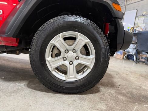 Certified 2018 Jeep Wrangler Sport AWD/4WD image 31