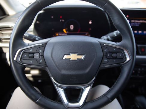 Used 2024 Chevrolet TrailBlazer LT w/ Convenience Package FWD image 11