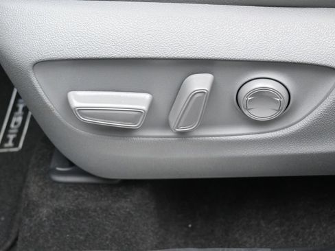 Certified 2026 Toyota Highlander Platinum AWD/4WD image 10