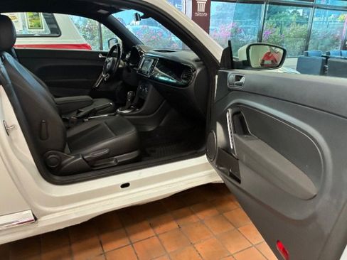 Used 2018 Volkswagen Beetle 2.0T S w/ Style & Comfort Package For S image 17