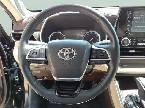 Used 2022 Toyota Highlander Limited AWD/4WD image 15