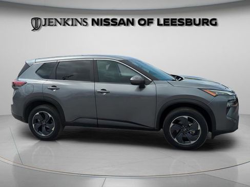Certified 2024 Nissan Rogue SV FWD image 2