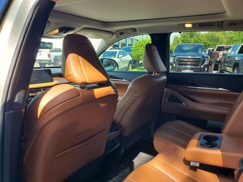 Used 2024 INFINITI QX60 Sensory w/ Vision Package AWD/4WD image 10