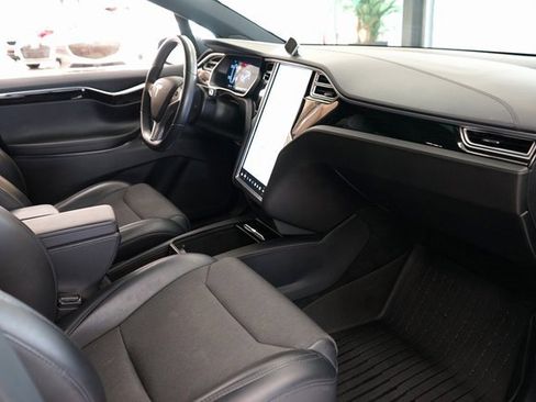 Used 2017 Tesla Model X 75D image 45