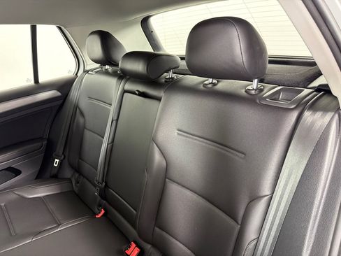 Used 2016 Volkswagen Golf 4-Door FWD image 20