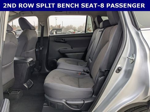 Used 2023 Toyota Highlander L image 4