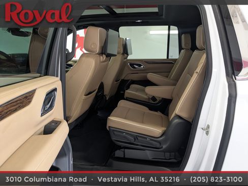 Used 2021 Chevrolet Suburban Premier w/ Premium Package RWD image 18