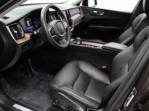 Used 2023 Volvo XC60 B5 Plus w/ Protection Package Premier image 10