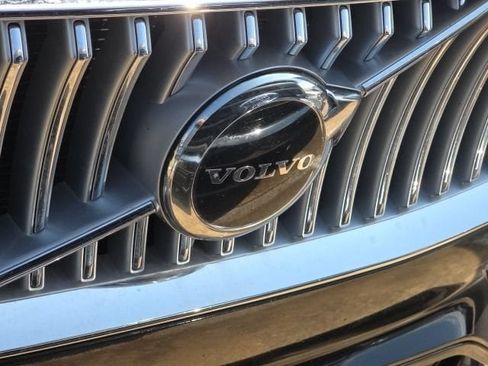Used 2024 Volvo XC90 B5 Core AWD/4WD image 9