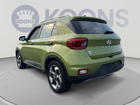 Used 2022 Hyundai Venue SEL FWD image 14