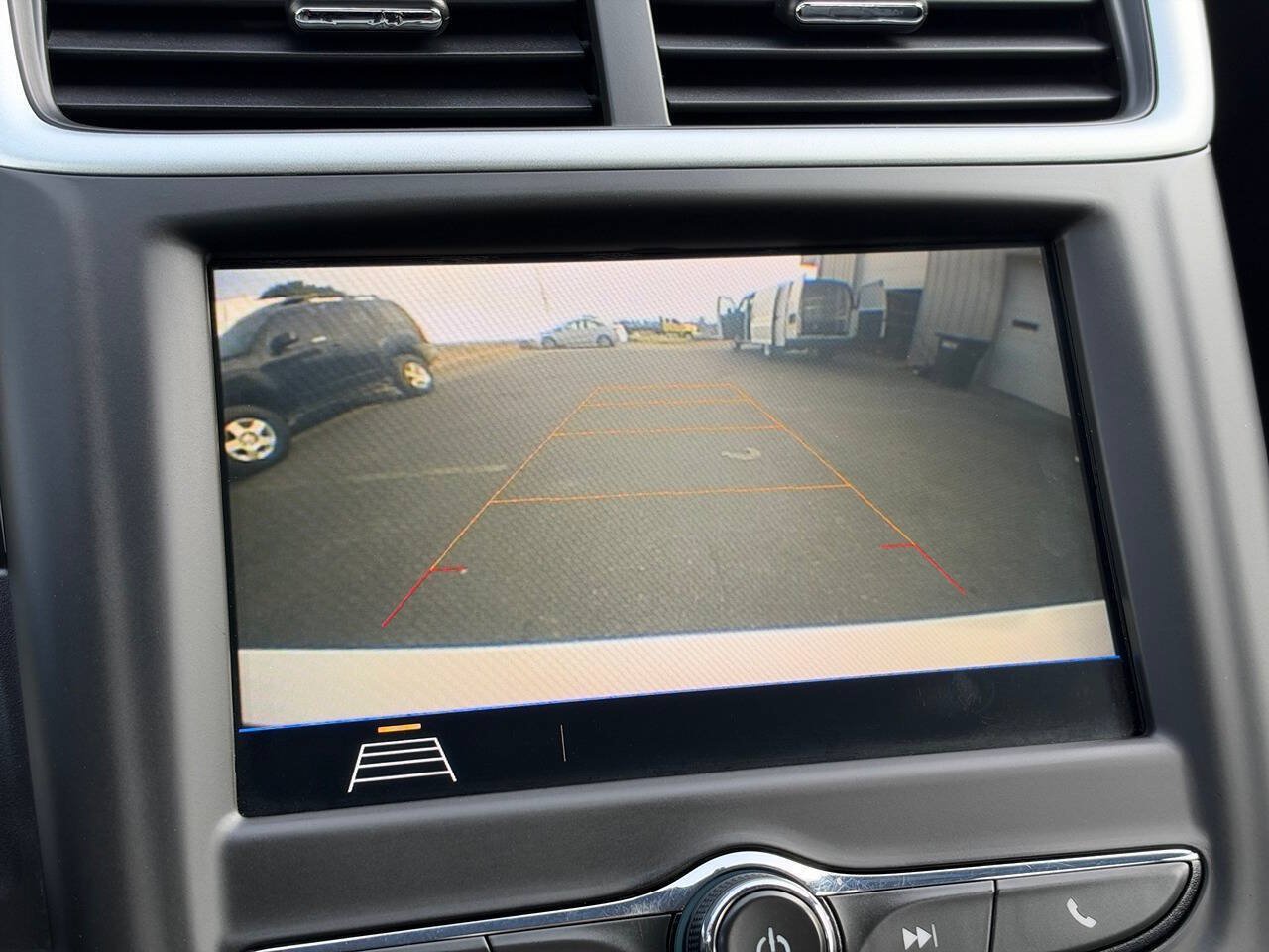 Used 2018 Chevrolet Sonic LT FWD image 19