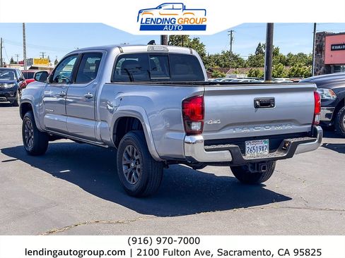 Used 2020 Toyota Tacoma SR5 AWD/4WD image 2