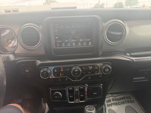 Used 2020 Jeep Wrangler Unlimited Sahara w/ LED Lighting Group AWD/4WD image 10