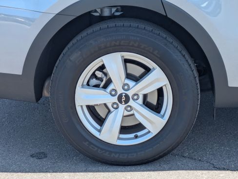 Certified 2025 Kia Sorento LX FWD image 9