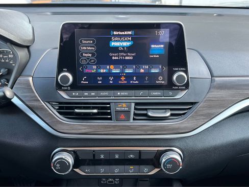 Used 2025 Nissan Altima 2.5 SV image 17